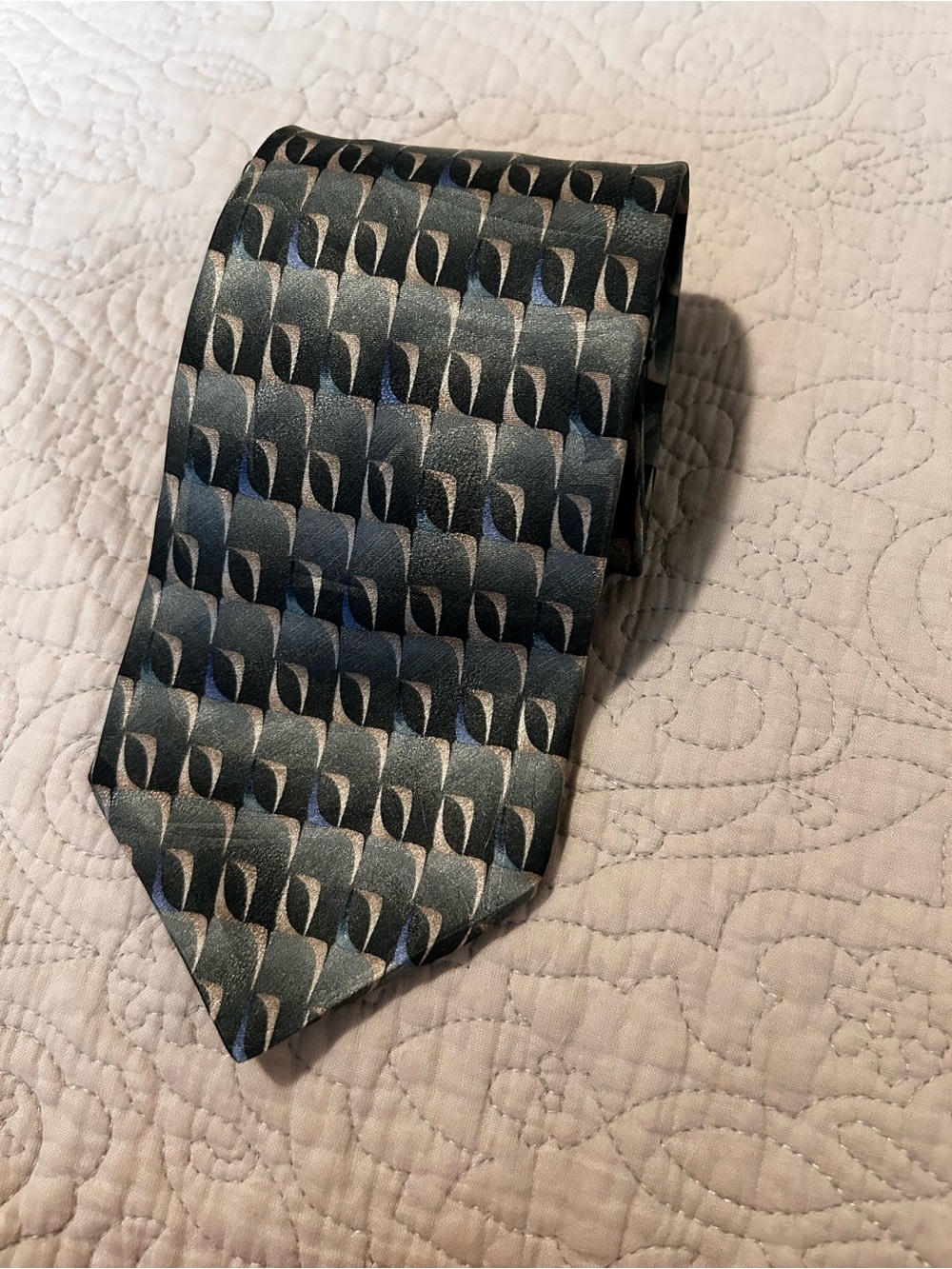 Croft & Barrow Men’s 100% Silk Tie Gray Black Blue Geometric Necktie